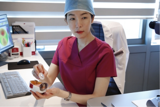 눈이 침침하고 흐릿할 때, 노안이 아닌 백내장 가능성 있어	