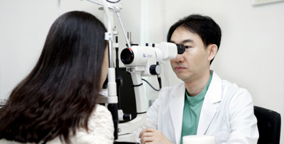 [한국일보] 대학생 방학 앞두고 라식, 라섹 어디가 좋을까?